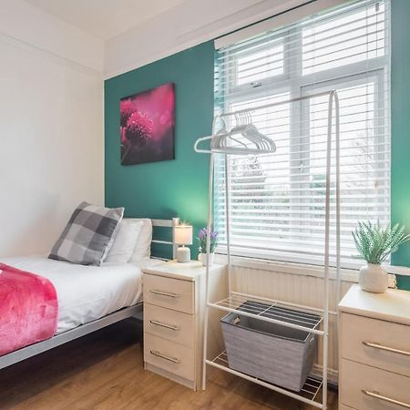 Private Room 6 With Kitchenette By Cb Stays No Minimum Stays CBG Exterior foto